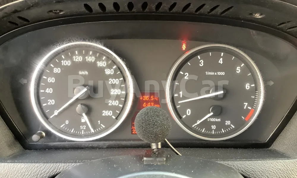 Vehicle photo 7