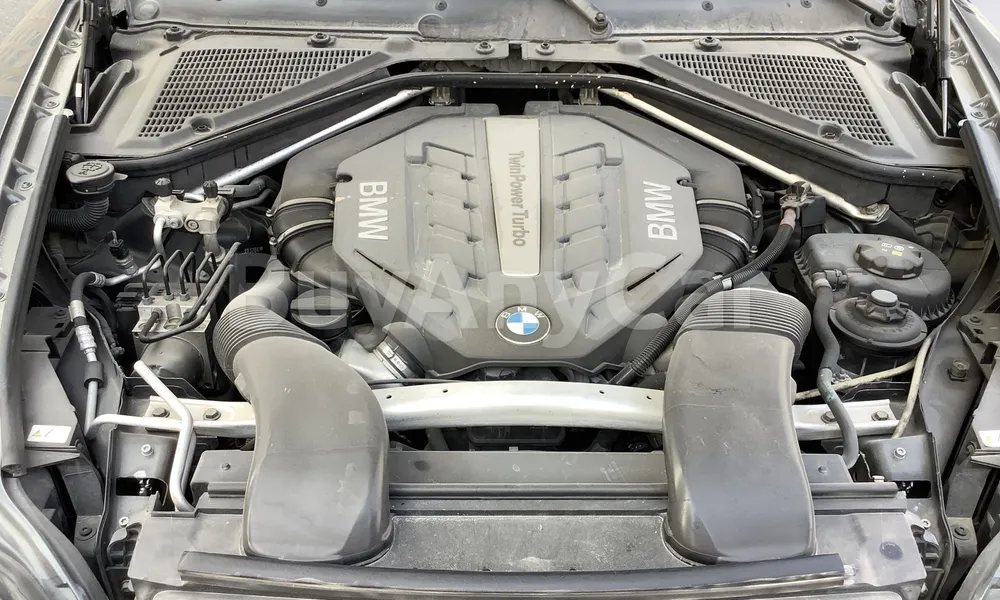 Vehicle photo 6