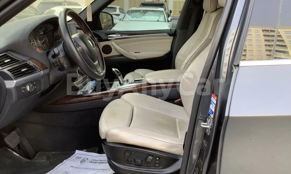 Vehicle photo 9