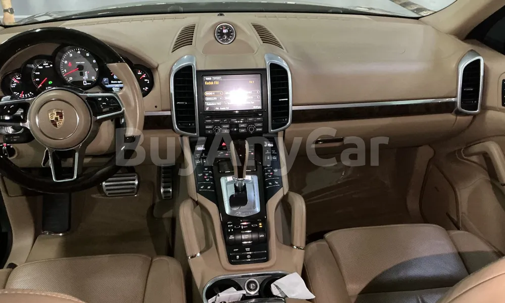 Vehicle photo 8