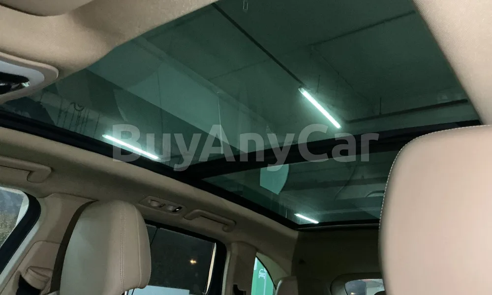 Vehicle photo 9