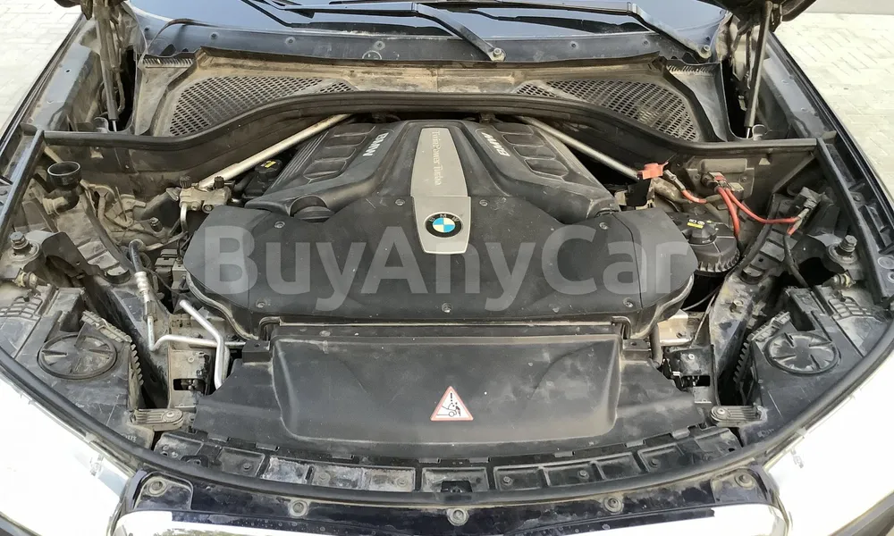 Vehicle photo 8