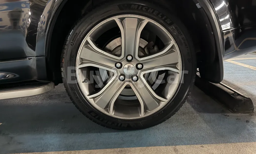 Vehicle photo 3