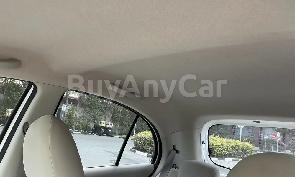 Vehicle photo 9