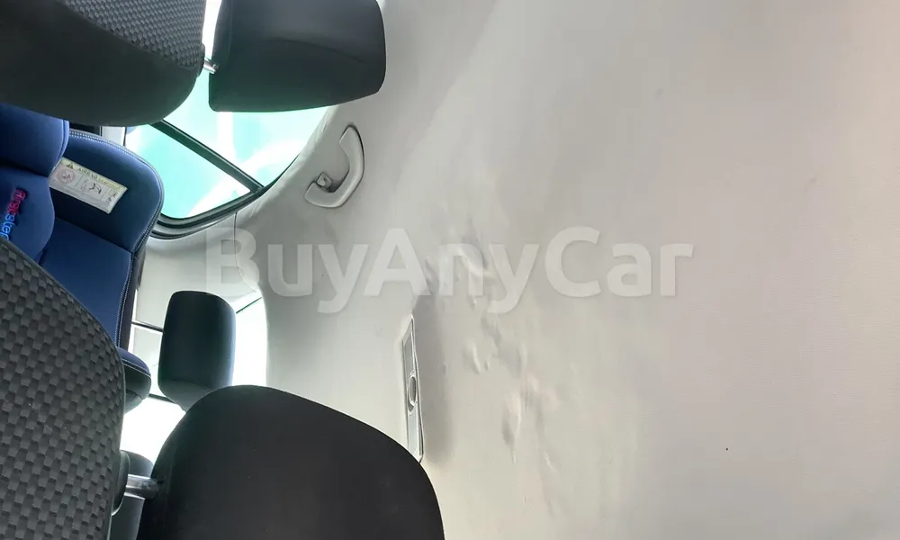 Vehicle photo 8