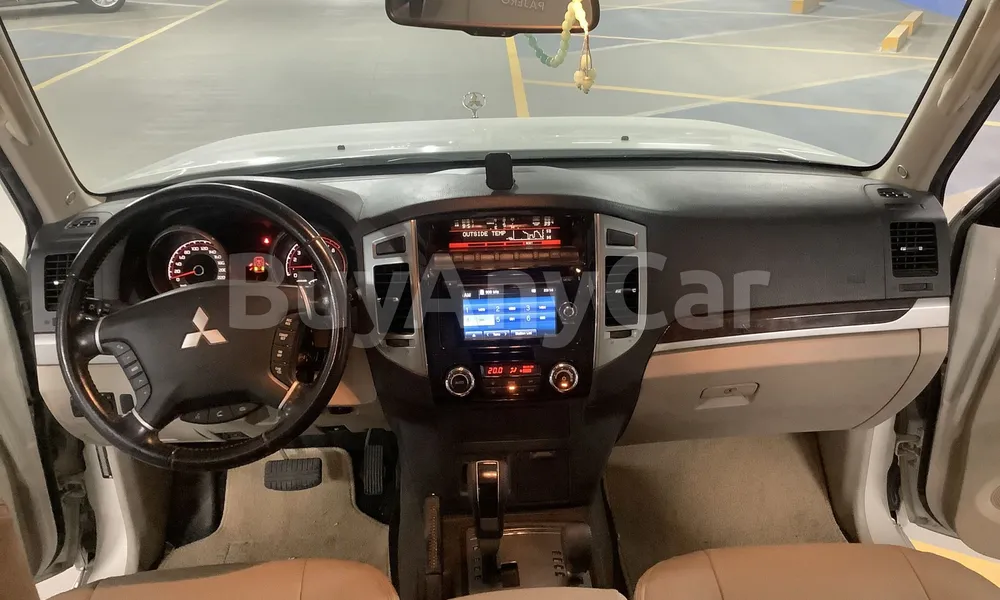 Vehicle photo 9