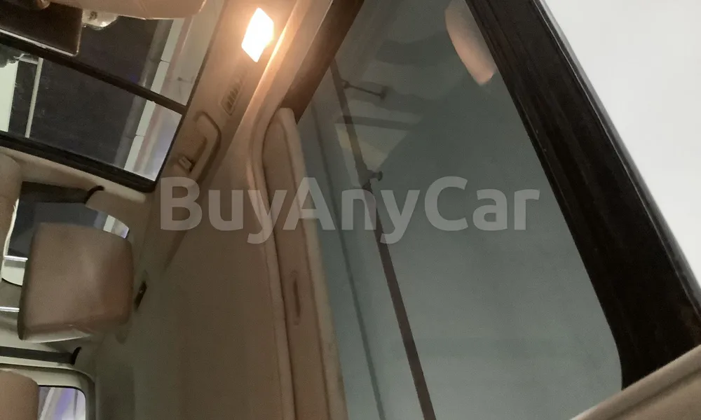 Vehicle photo 8