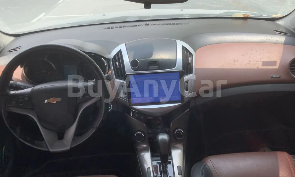 Vehicle photo 9