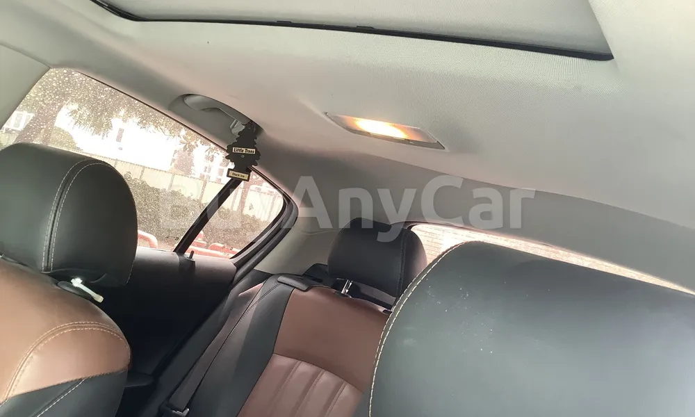Vehicle photo 10