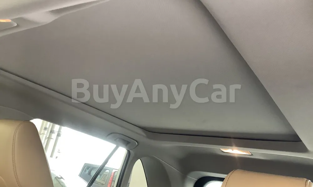 Vehicle photo 9