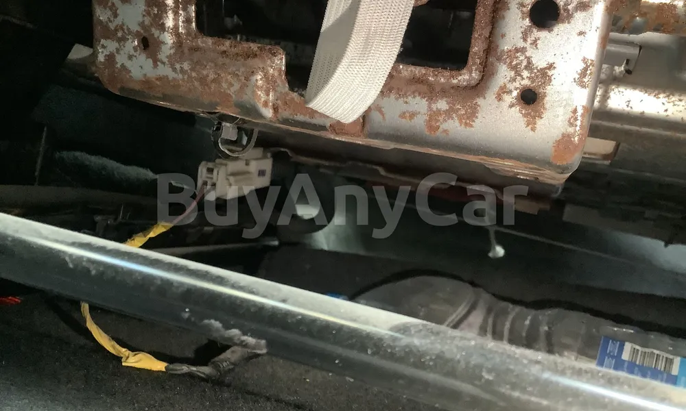Vehicle photo 9