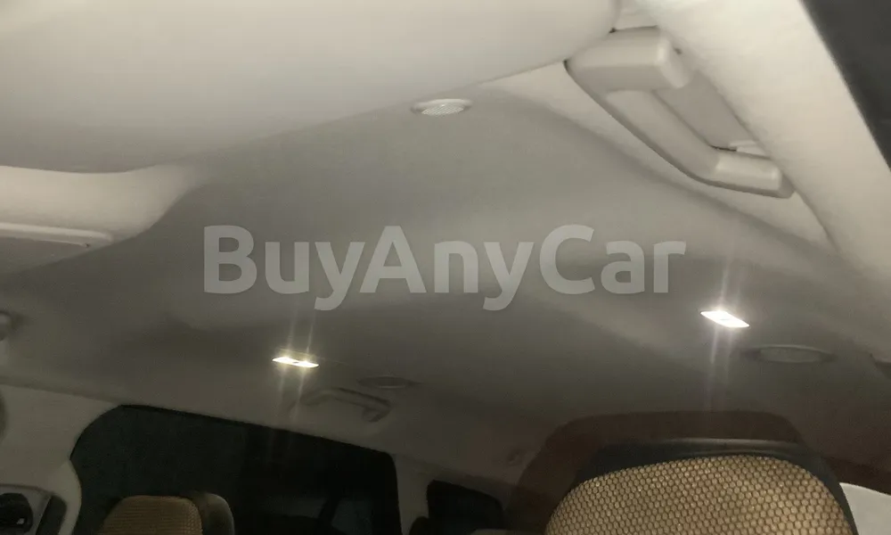 Vehicle photo 9