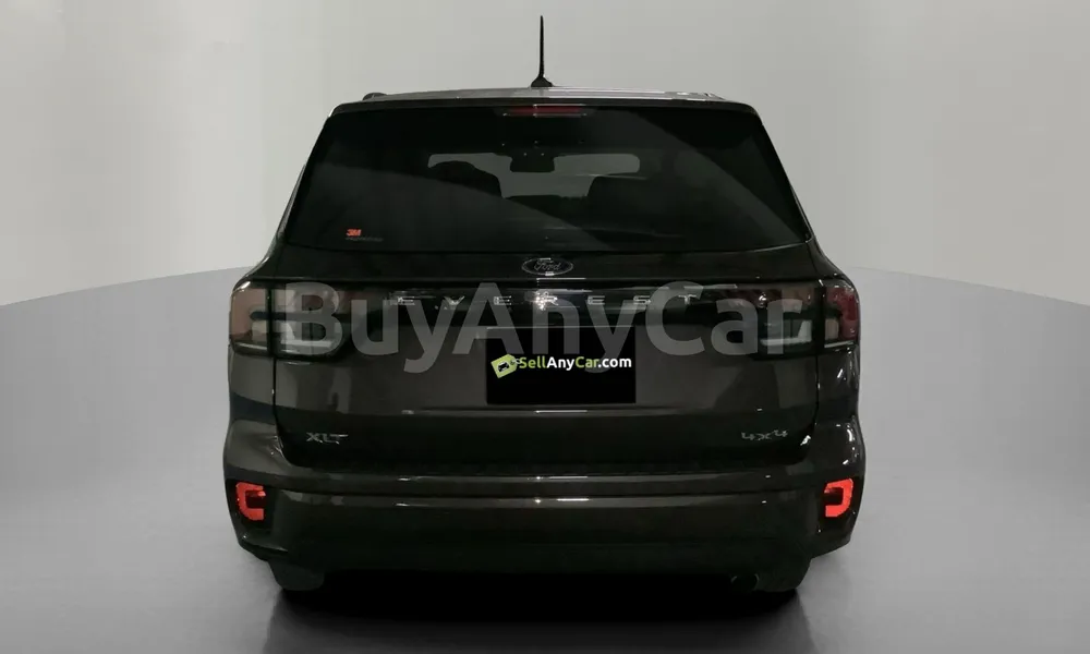 Vehicle photo 2