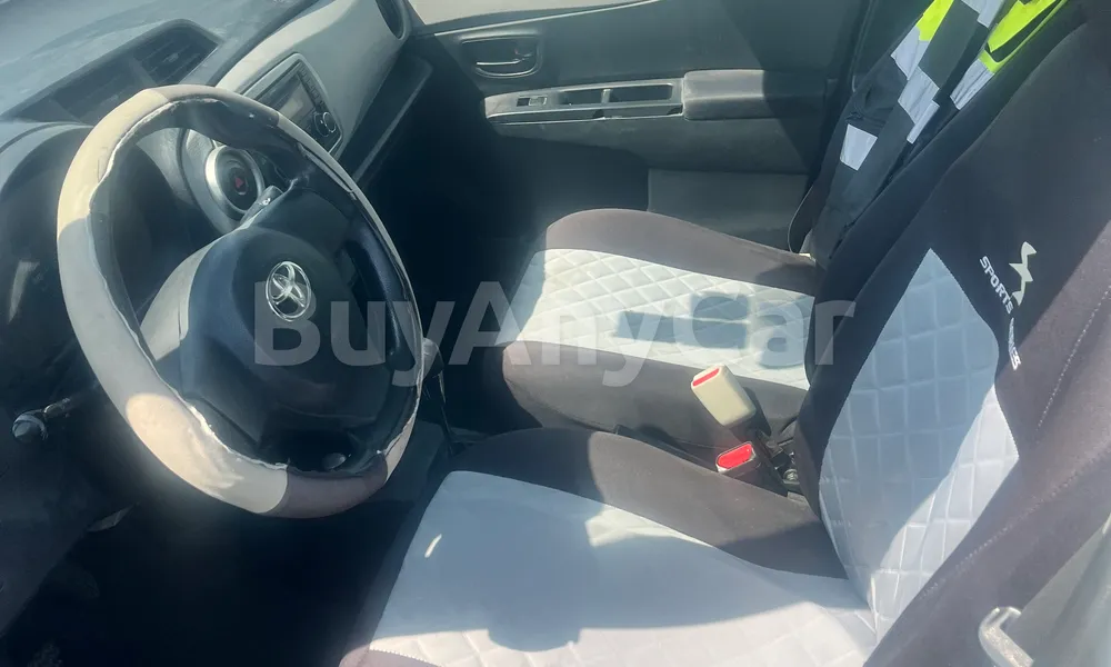 Vehicle photo 5
