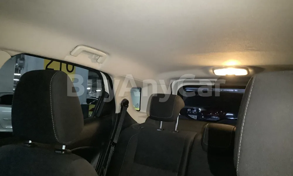 Vehicle photo 9