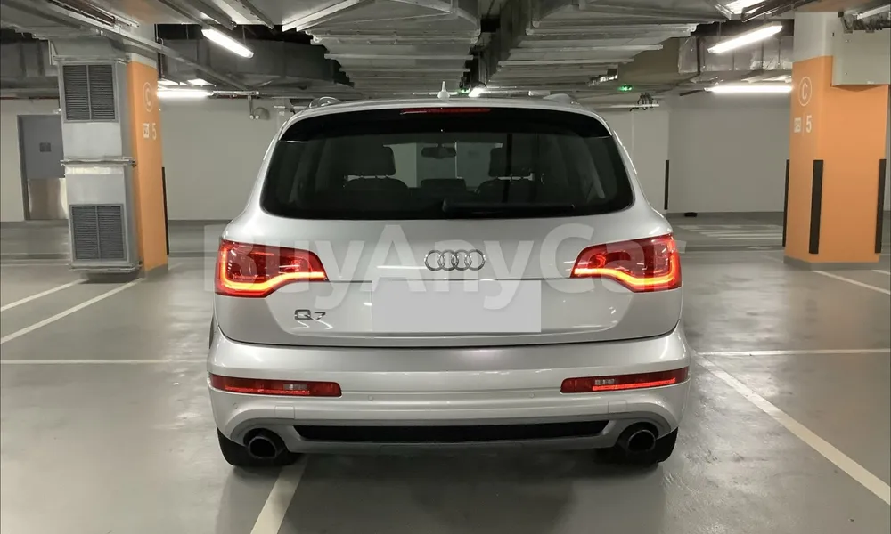 Vehicle photo 4