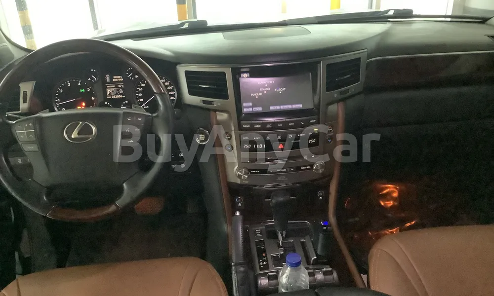 Vehicle photo 7
