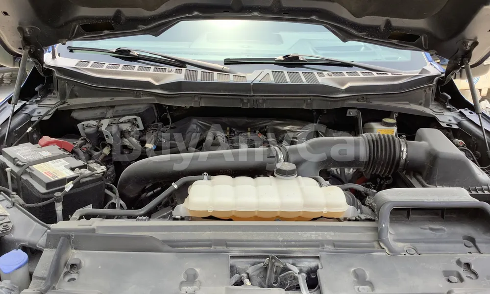Vehicle photo 6