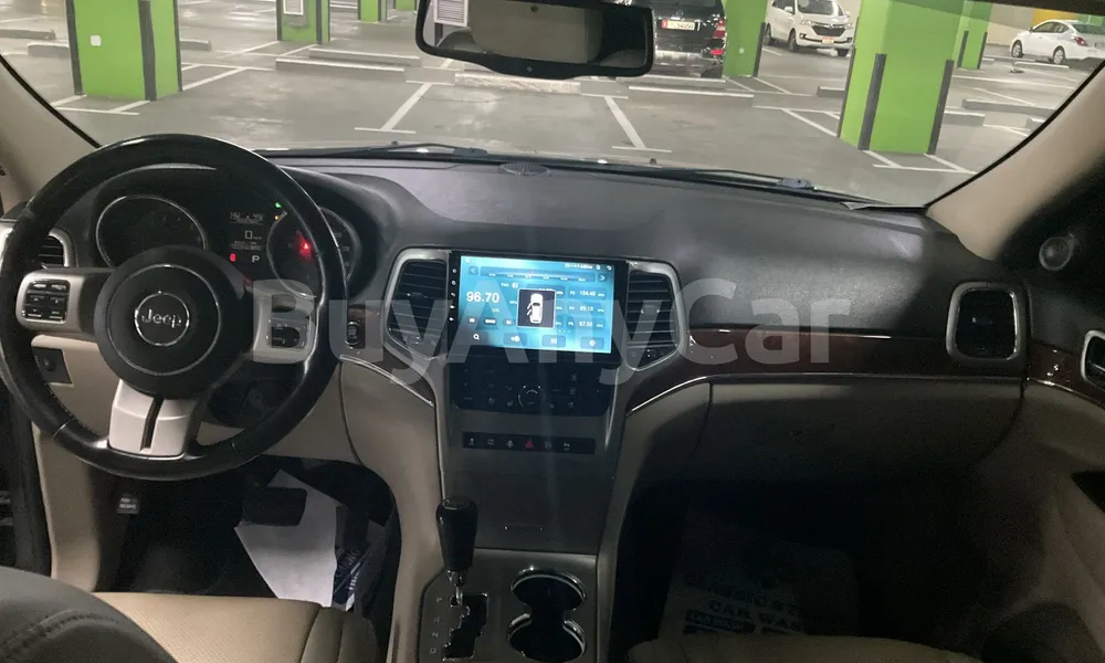 Vehicle photo 8