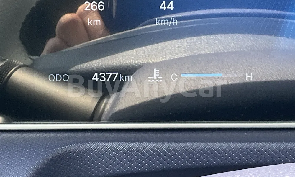 Vehicle photo 8