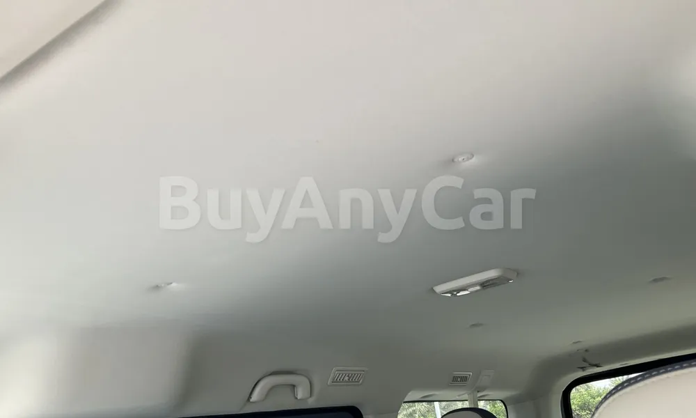 Vehicle photo 7