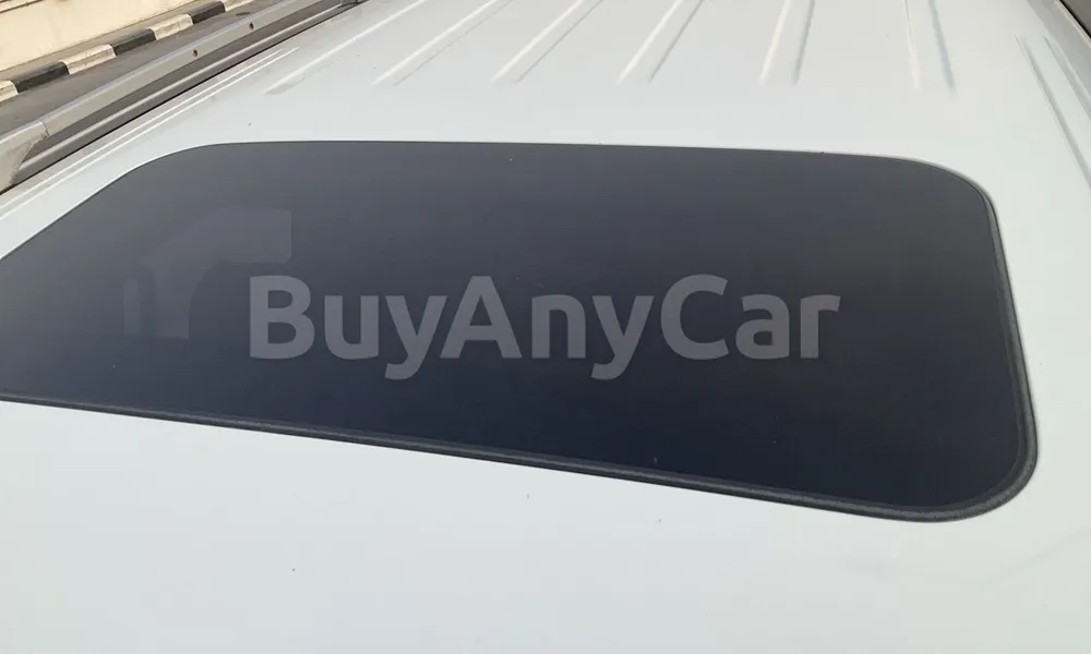 Vehicle photo 4