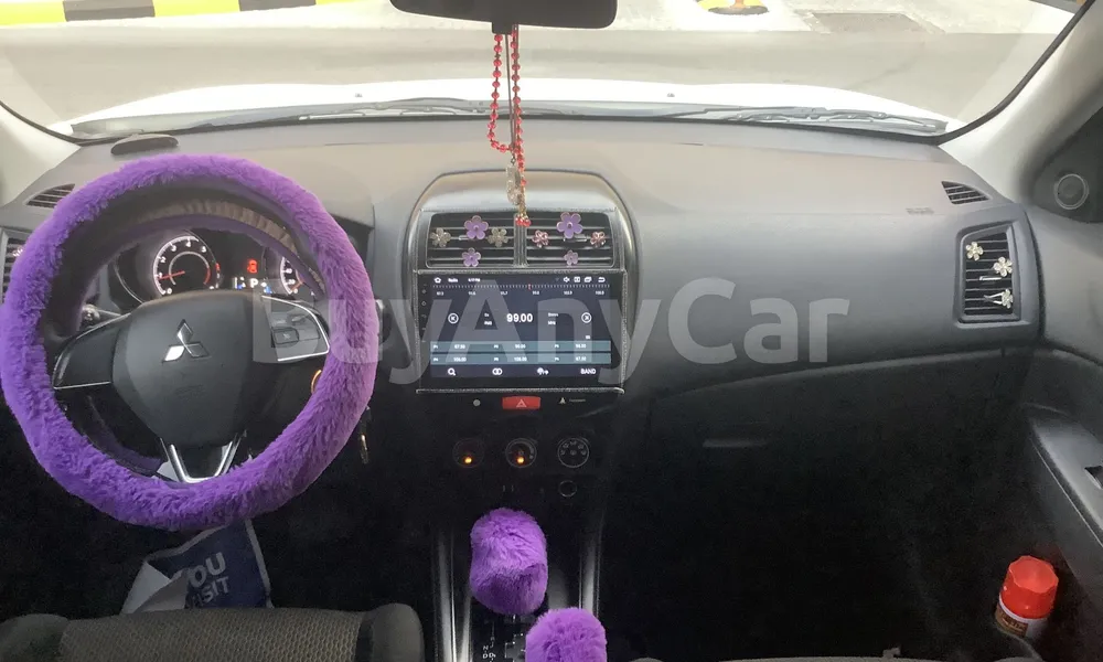 Vehicle photo 8