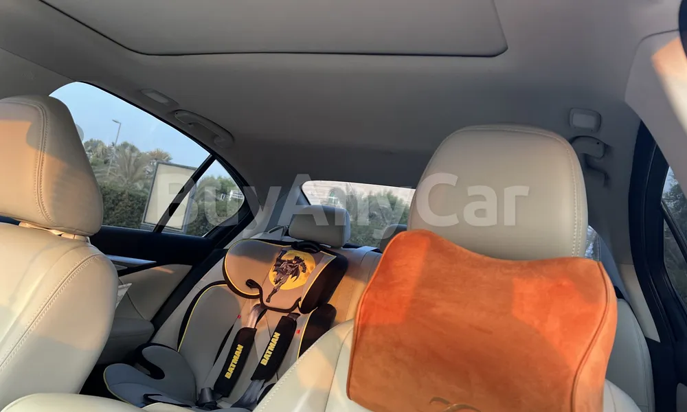 Vehicle photo 9