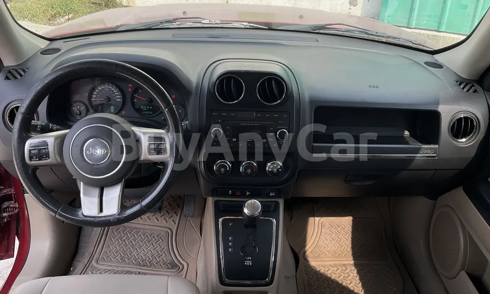 Vehicle photo 9