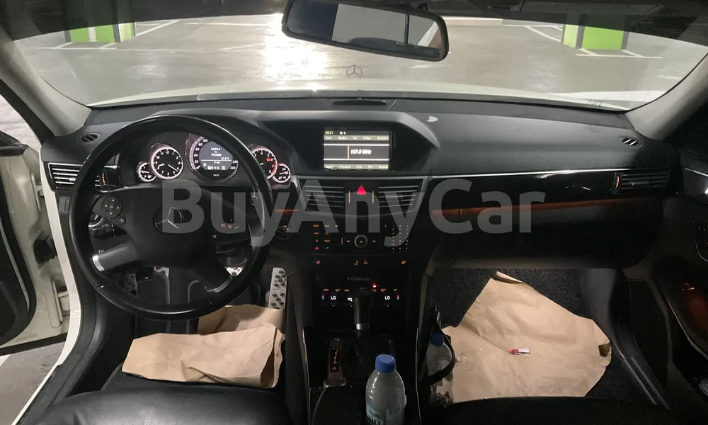 Vehicle photo 9