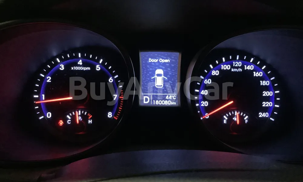 Vehicle photo 12