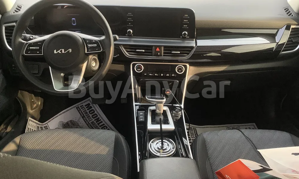 Vehicle photo 8