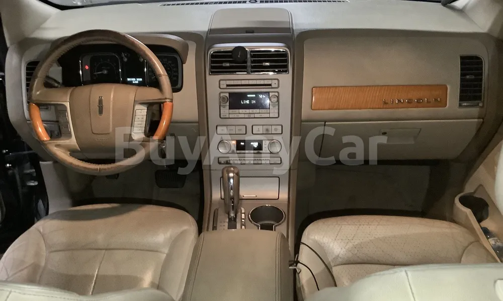Vehicle photo 9