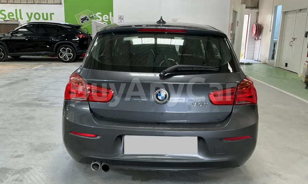 Vehicle photo 4