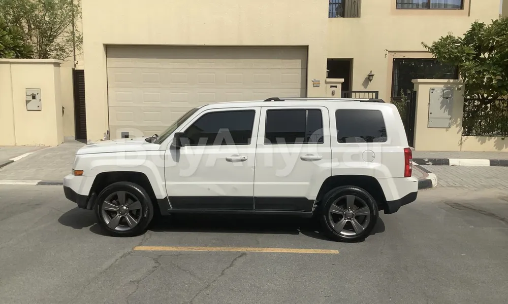 Vehicle photo 4