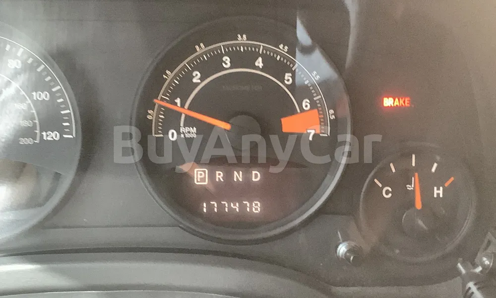 Vehicle photo 7