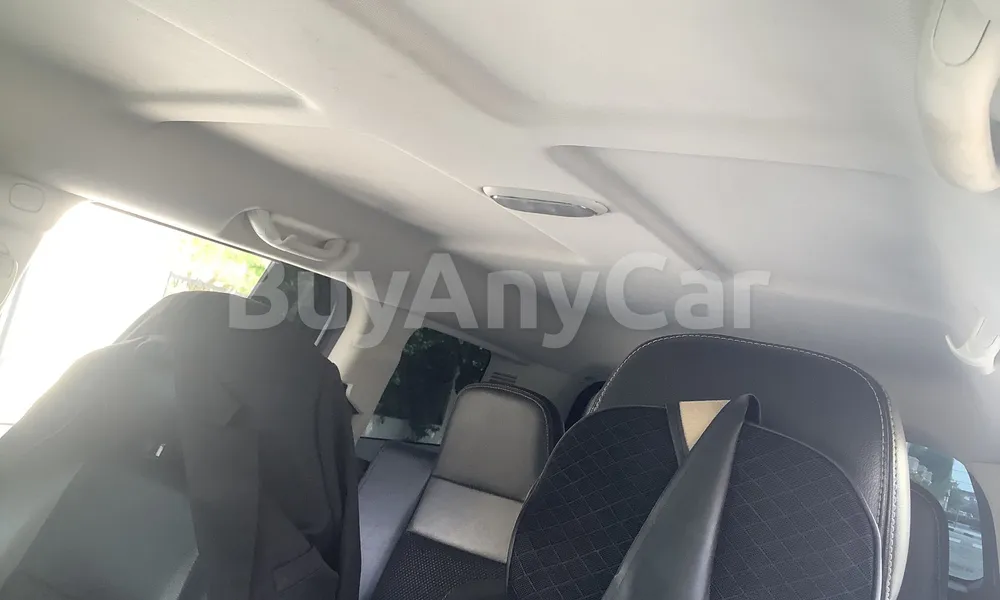 Vehicle photo 9