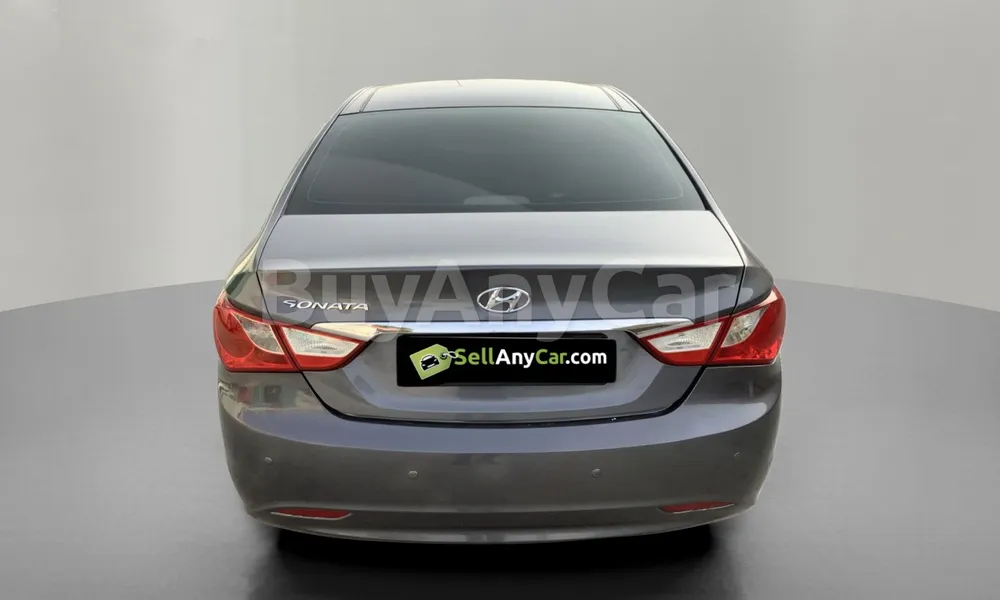 Vehicle photo 2