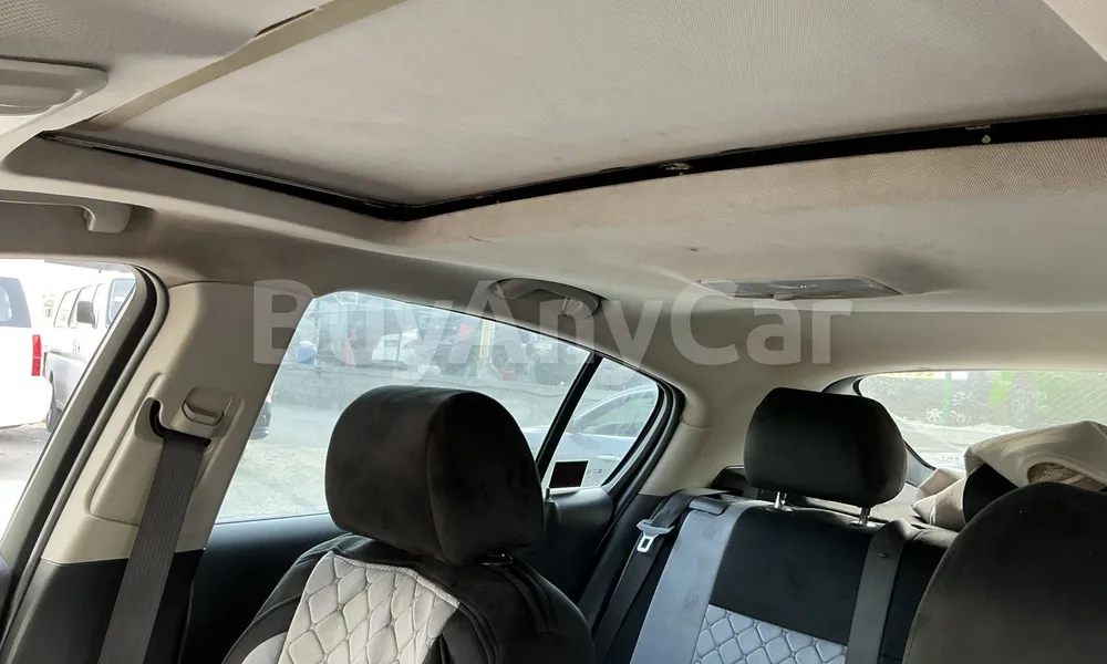 Vehicle photo 8