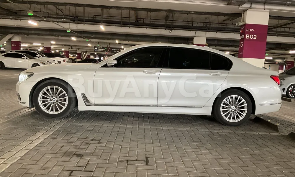 Vehicle photo 5