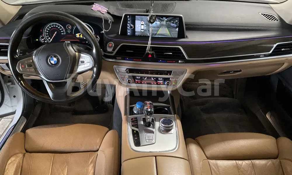 Vehicle photo 9