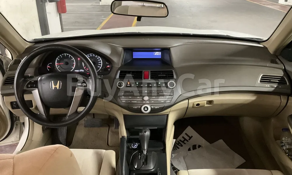 Vehicle photo 7