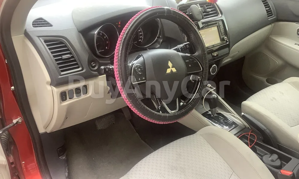 Vehicle photo 9