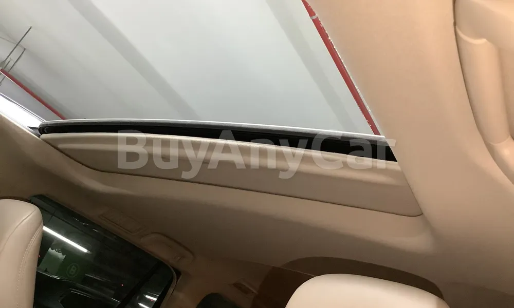 Vehicle photo 8