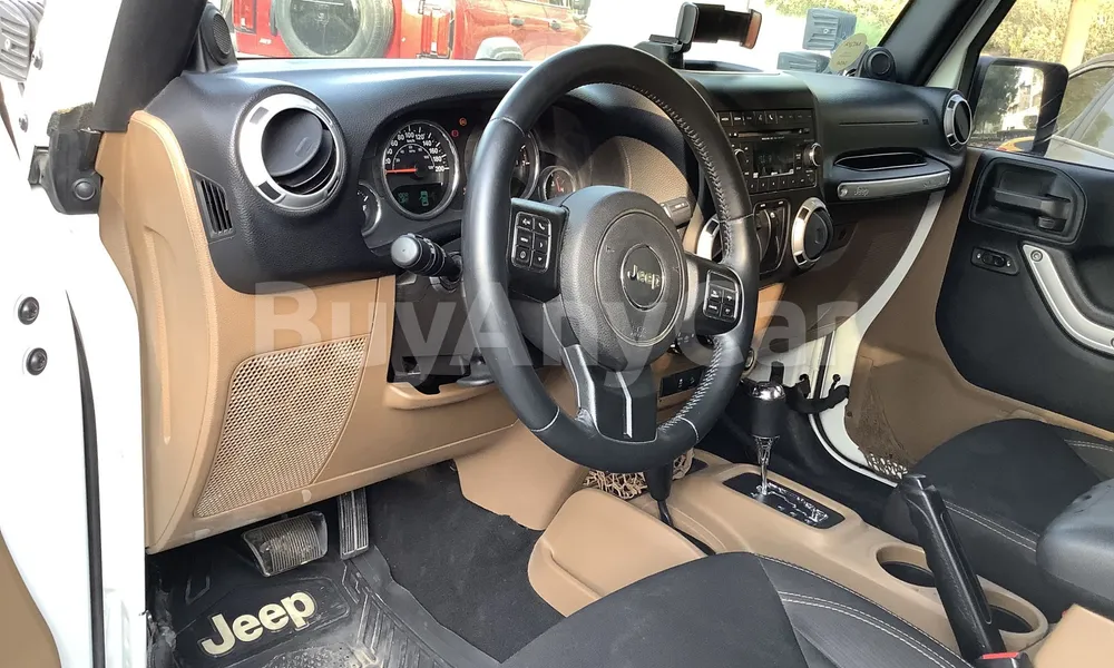 Vehicle photo 12