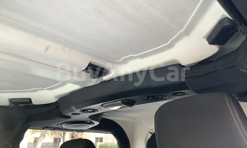 Vehicle photo 13