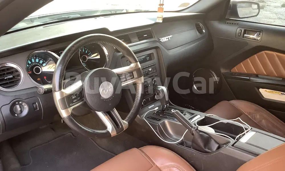 Vehicle photo 9