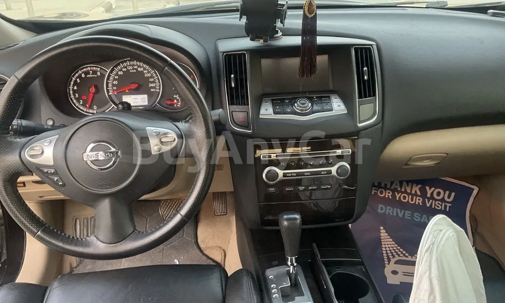 Vehicle photo 9