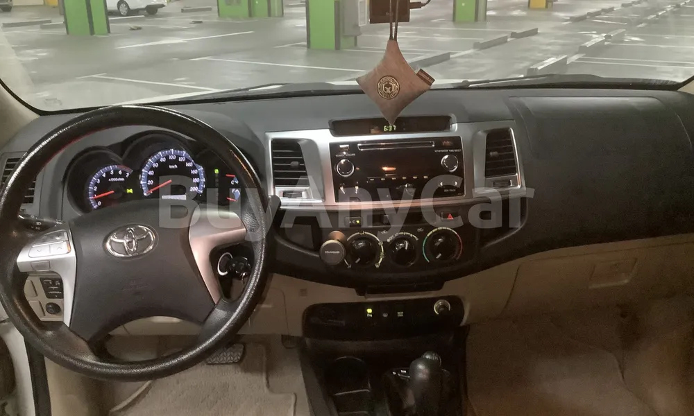 Vehicle photo 8