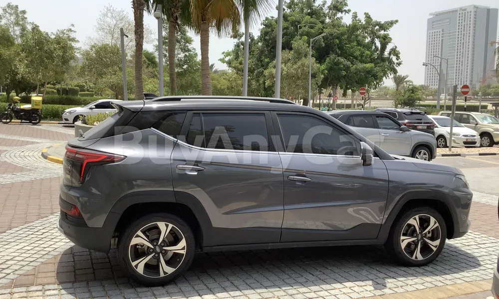 Vehicle photo 3